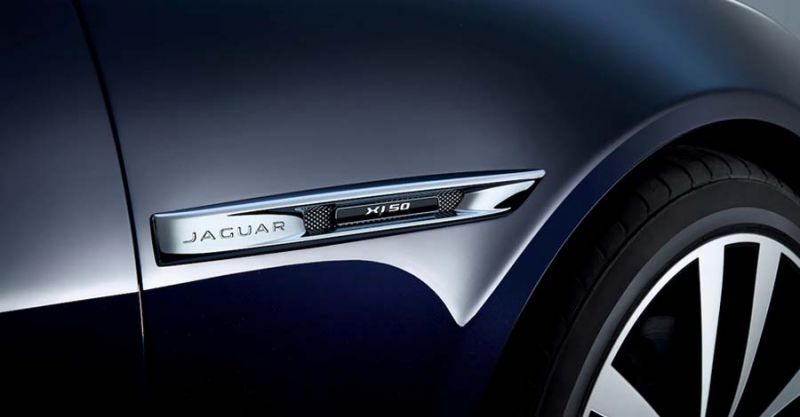 Jaguar XJ50 oldalsó limitált szériát jelző embléma az első kerék ív mögött