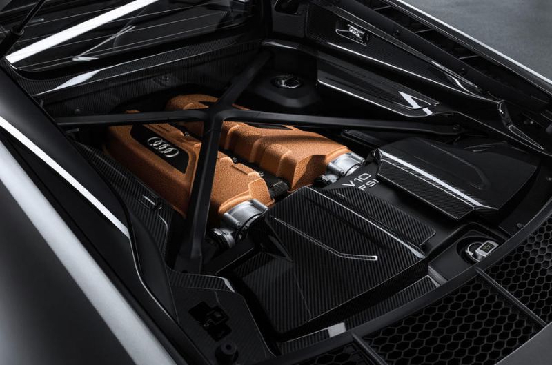 2019-es Audi R8 V10 Decennium motortere