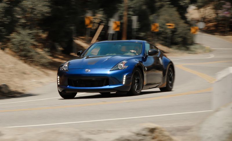 2019 Nissan 370Z szemből mentközben