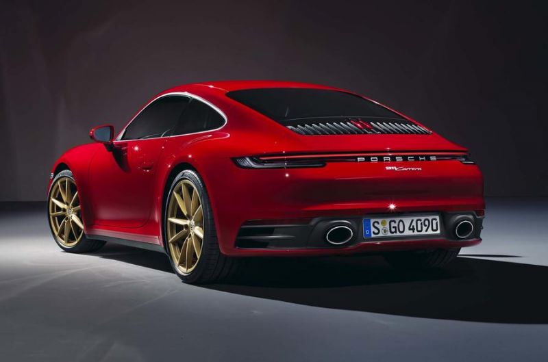 Porsche 911 (992) keménytetős hátulról