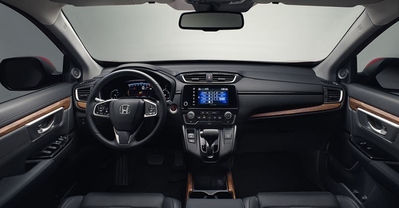 Honda CR-V 2018 beltér, elegáns visszafogott fa borítással