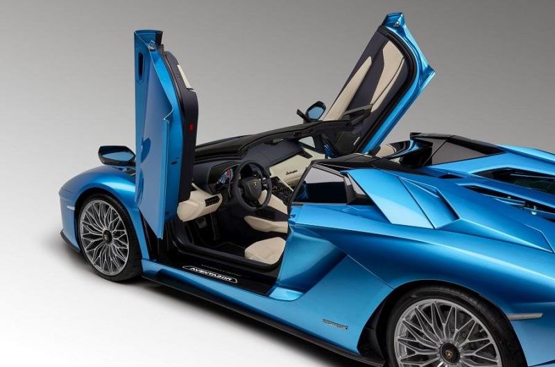 Nyitható tetős Lamborghini Aventador
