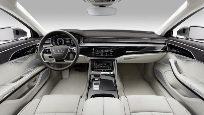 Audi A8 beltér