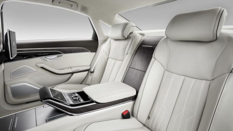 Audi A8 hátsó tér