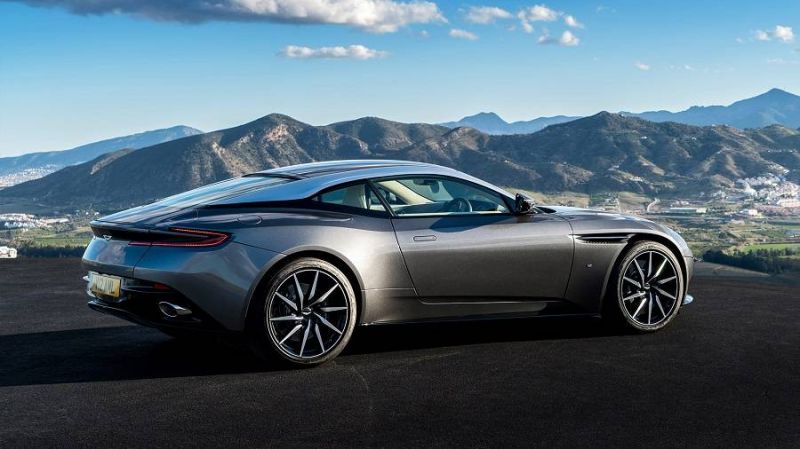 Aston Martin DB11 V8 és V12 motorokkal