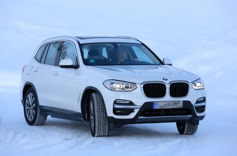 BMW iX3 skandináv teszten oldalnézetből