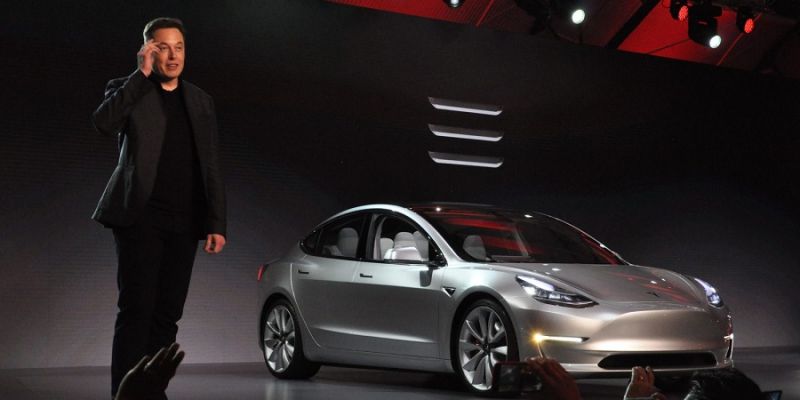 Elon Musk és a Tesla Model 3
