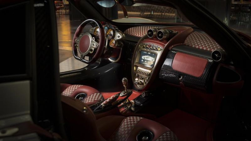 Pagani Huayra Lampo beltér