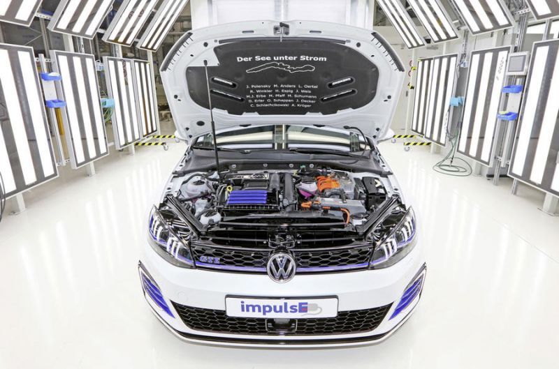 Két új hibrid Volkswagen Golf konceptautó