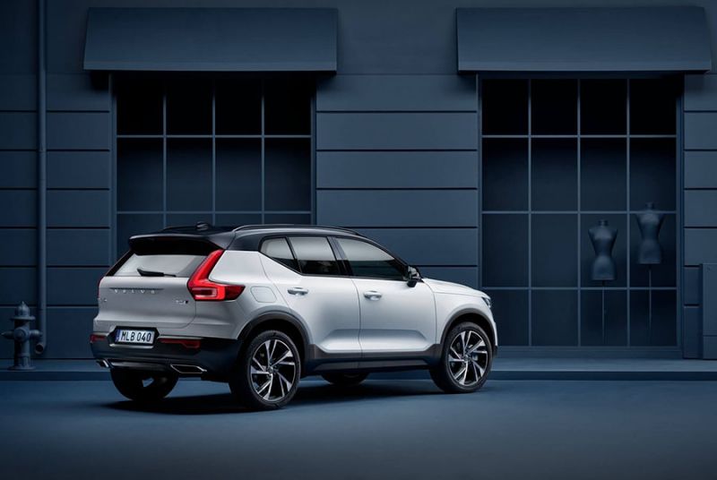 Volvo XC40 SUV hivatalos promóciós fotón, hátsó nézetből
